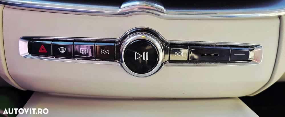 Volvo XC 60 T8 Twin Engine AWD Momentum - 8