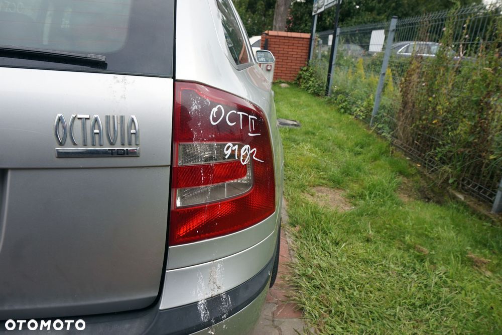 LAMPA TYLNA PRAWA OCTAVIA II 1Z3 KOMBI  SKODA 2004-2008 - 2