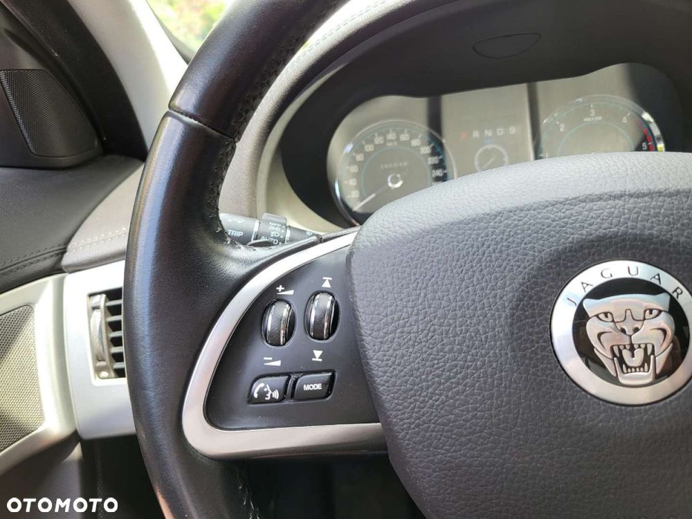Jaguar XF - 11