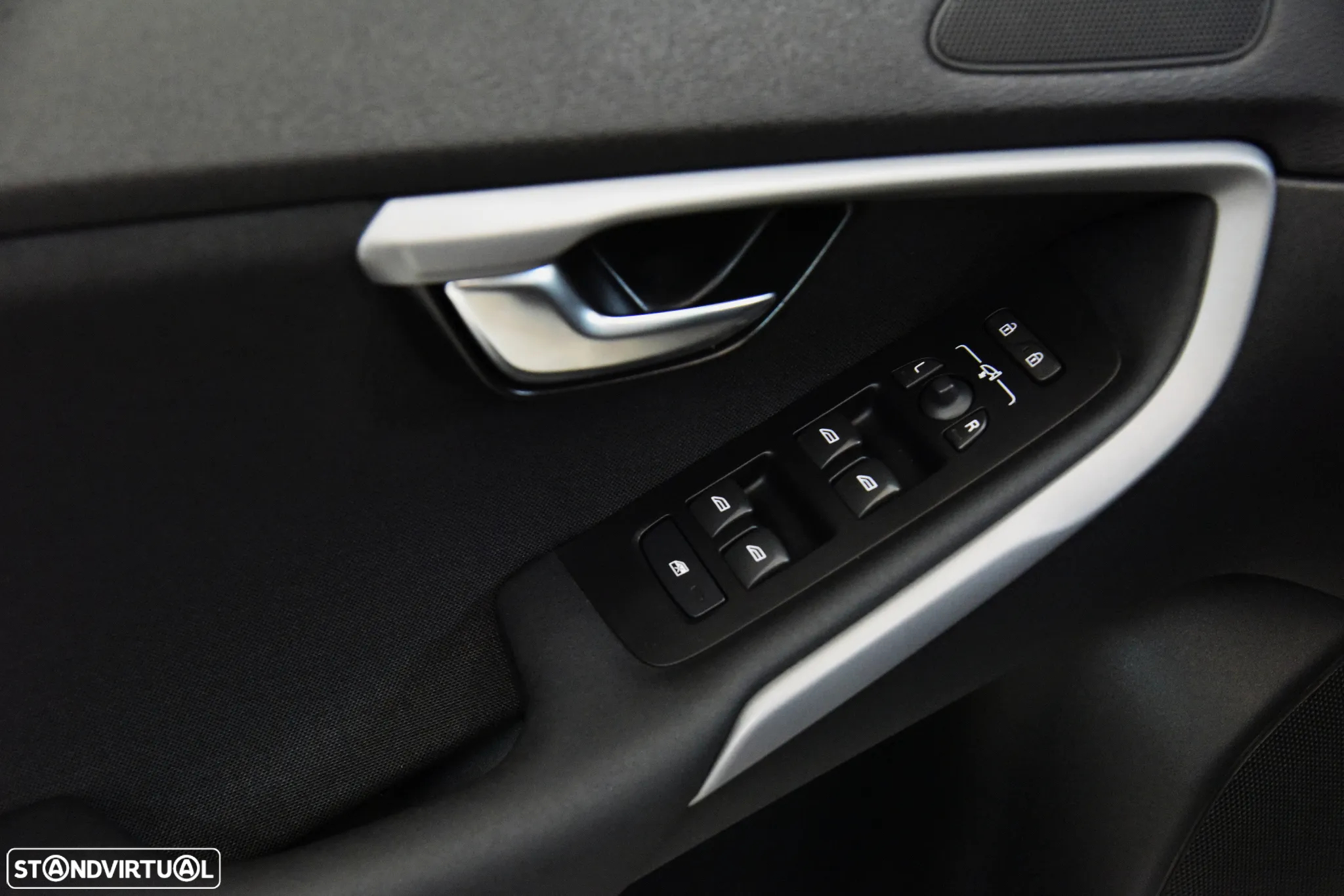 Volvo V40 2.0 D3 Momentum - 29