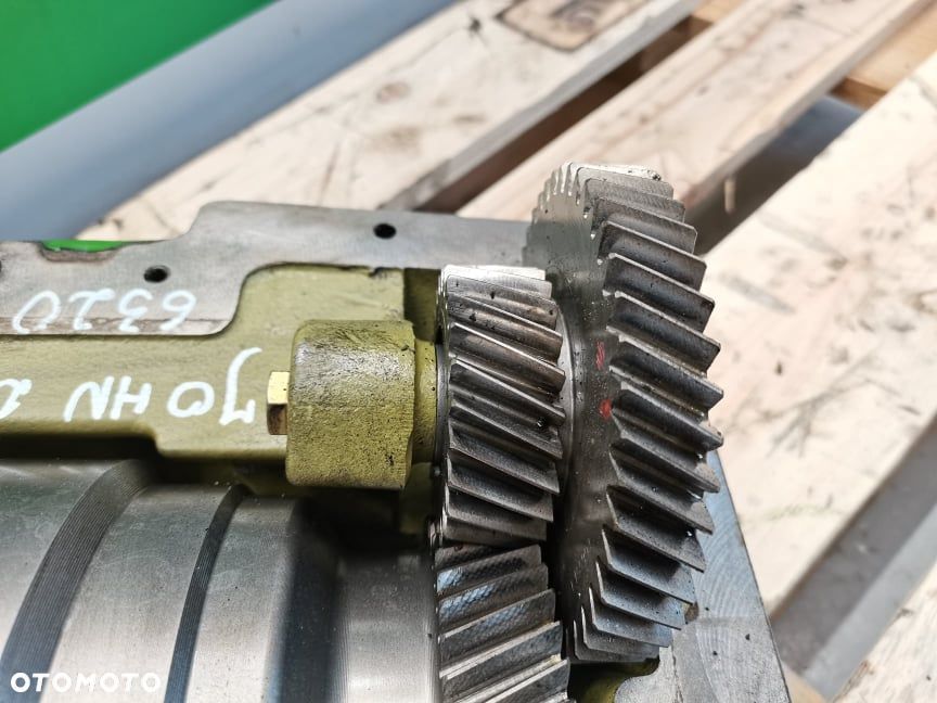 Kosz przedniego napędu L157103 L155993 L157992 John Deere 6320 - 2