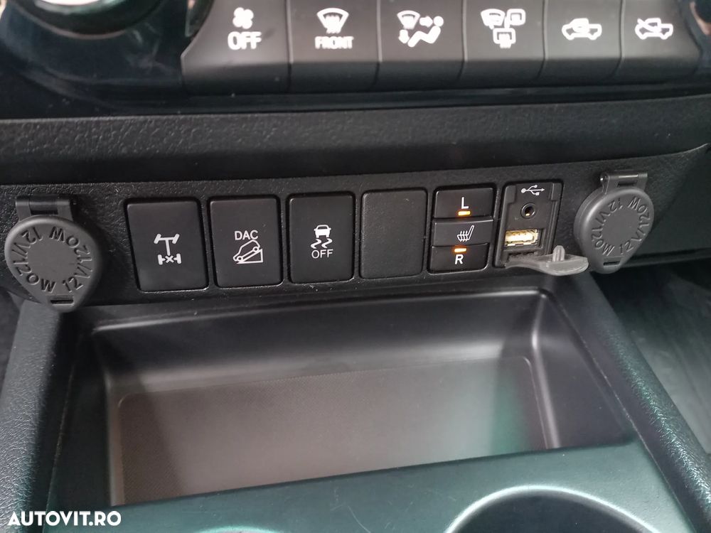 Toyota Hilux 4x4 Double Cab A/T Invincible - 21