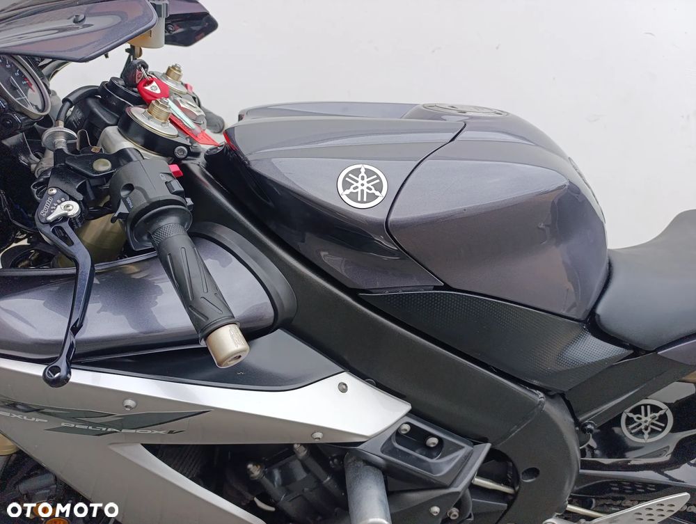 Yamaha R1 - 20