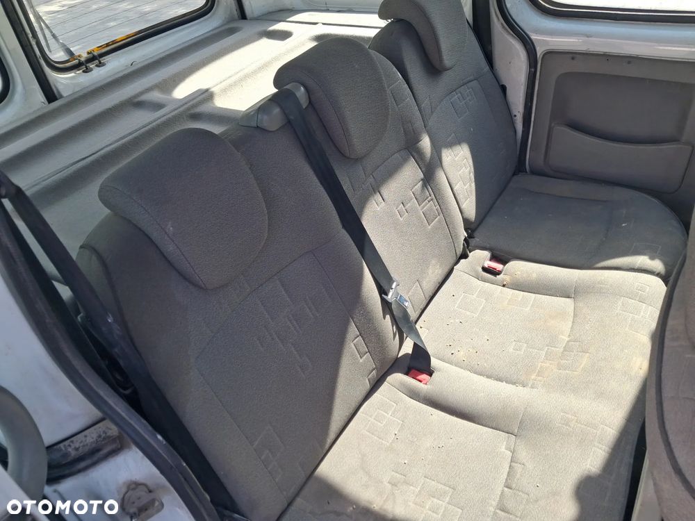 Renault Kangoo 1 I FL Lift silnik kompletny 1.5 Dci K9K718 K9K 718 skrzynia biegów drzwi maska klapa zderzak błotnik lakier D389 Biały szyba lusterko turbina czujnik ciśnienia paliwa pompa wtrysk przewód wąż rura intercooler alternator rozrusznik przepływomierz sterownik moduł łapa stacyjka mechanizm klamka zamek pompa wspomagania przewód chłodnica kolektor maglownica belka sanki zwrotnica zacisk hamulcowy osłona atrapa lampa reflektor fotel sprężarka klimatyzacji panel nawiewu dmuchawa wentylator fotel boczek kanapa relingi UCH lewarek półka bagażnika tłumik wydech NA CZĘŚCI - 21