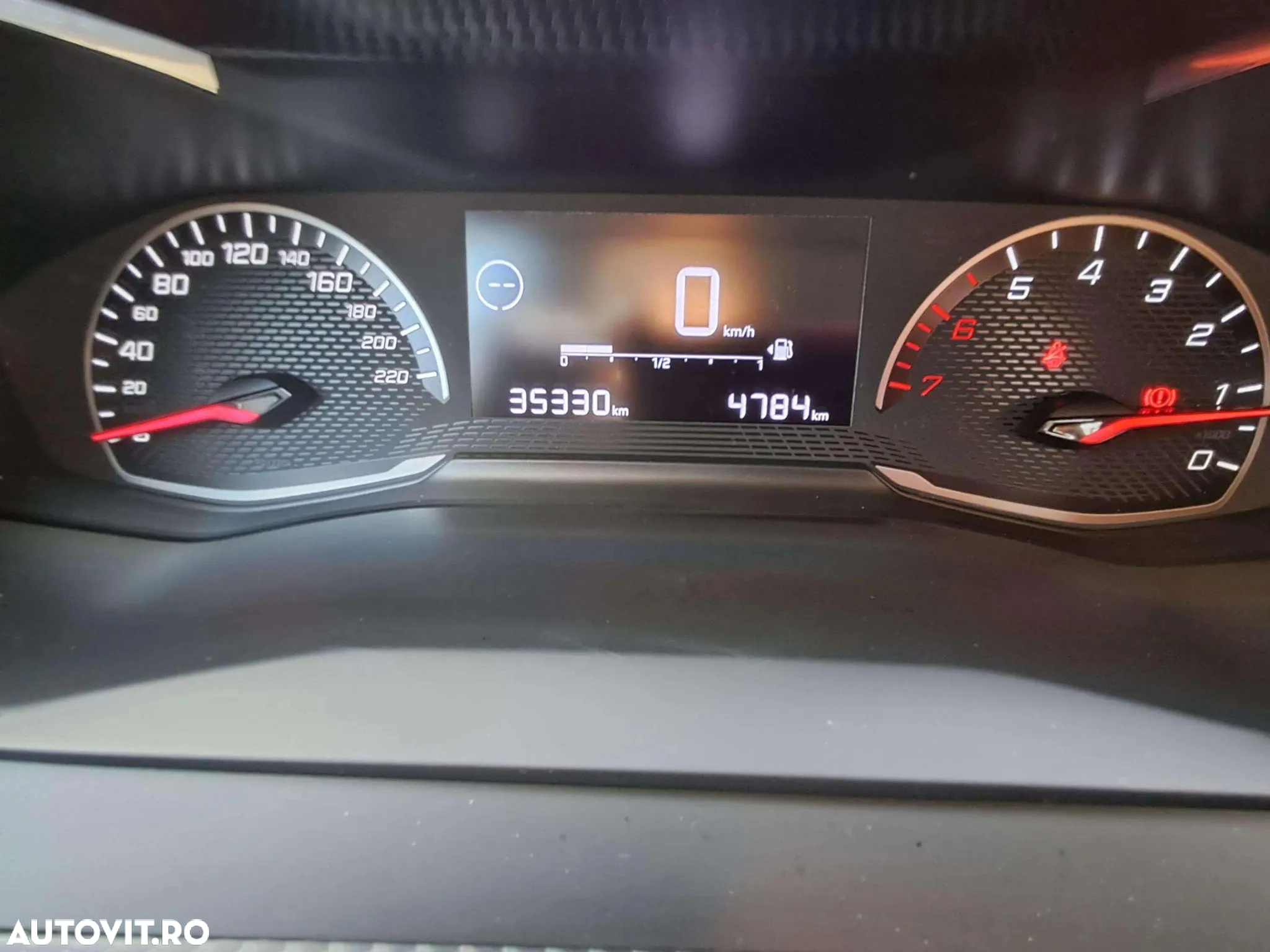 Peugeot 2008 1.2 L PureTech STT Active - 8