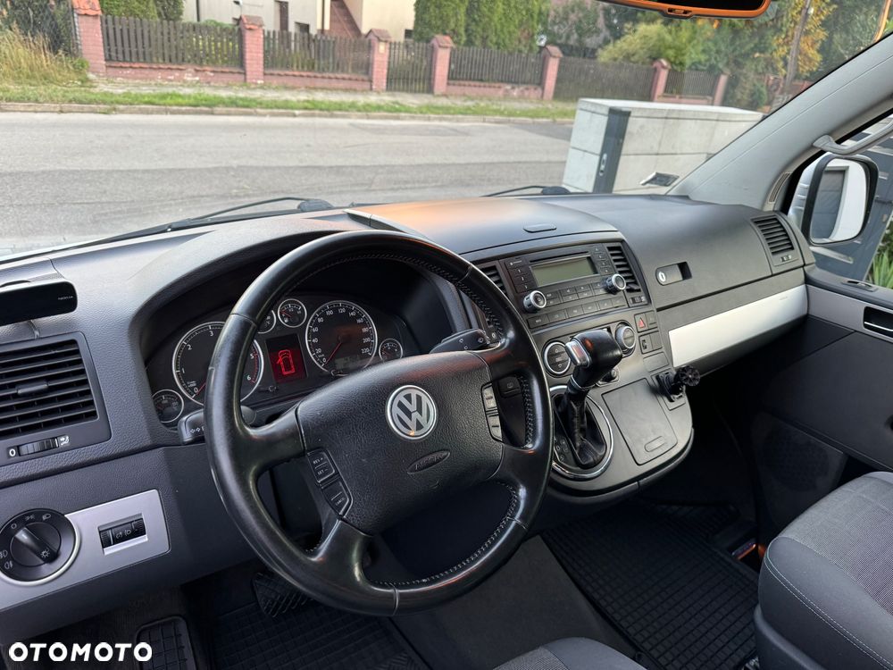 Volkswagen Multivan - 13