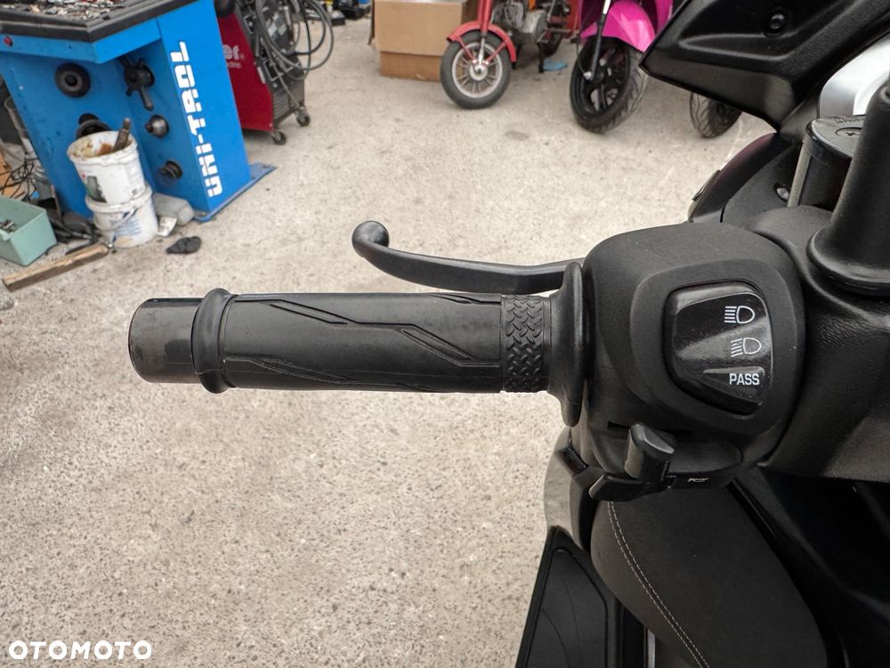 Yamaha X-max - 9