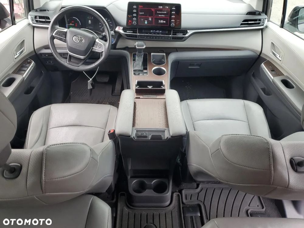 Toyota Sienna - 9