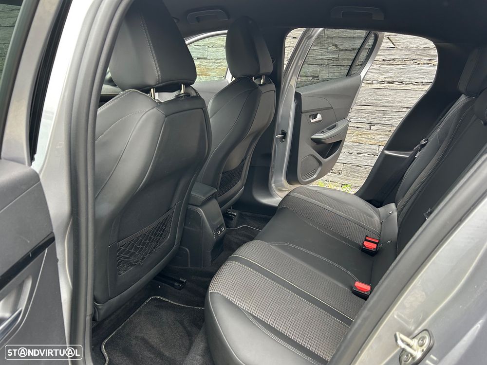 Peugeot e-208 GT - 15