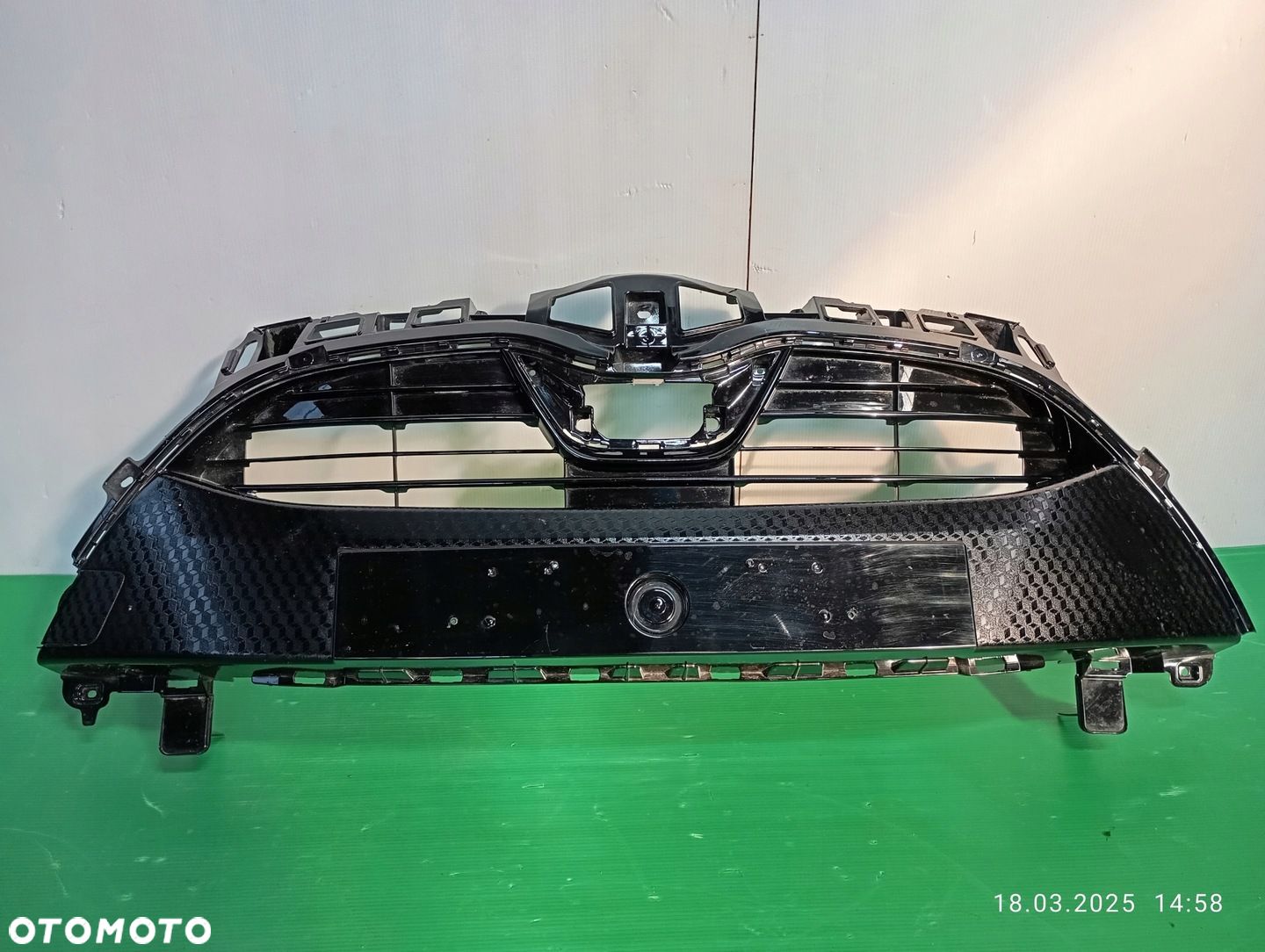 TOYOTA YARIS IV 2020- GRILL KRATKA ZDERZAKA ŚRODKOWA 53101-0DB61 - 1