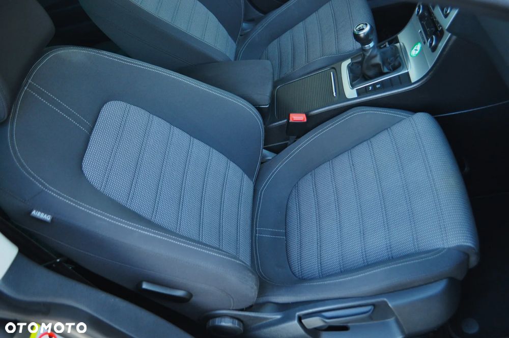 Volkswagen Passat CC - 25