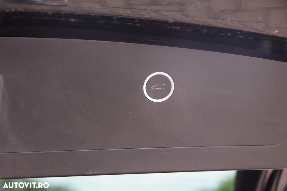 Tesla Model X - 22
