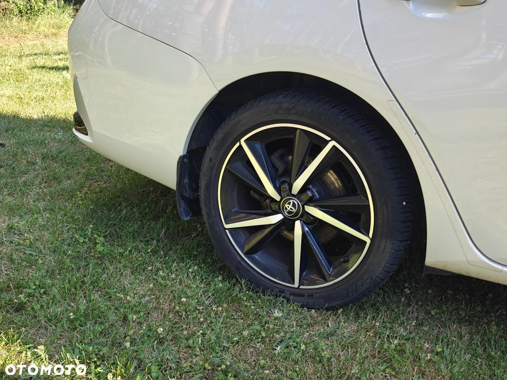 Toyota Auris Hybrid 135 Selection - 7