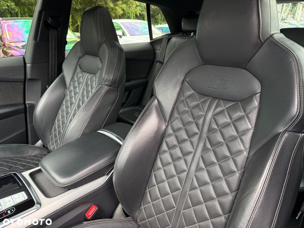 Audi Q8 - 12