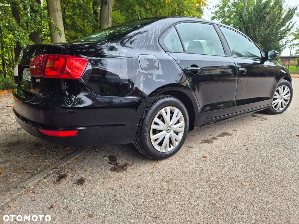 Volkswagen Jetta 1.6 TDI Comfortline - 11
