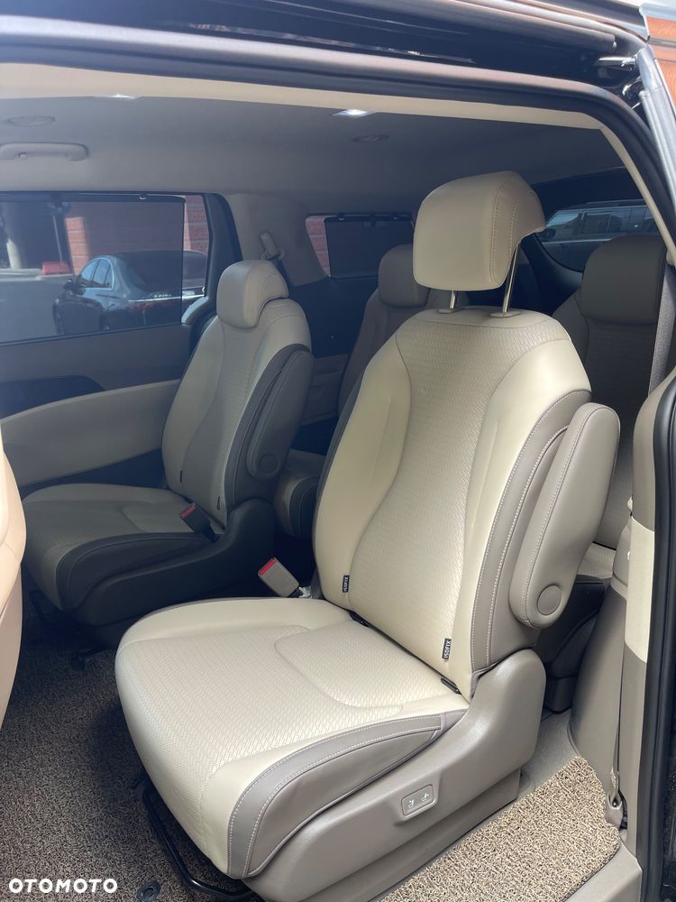 Kia Carnival - 33