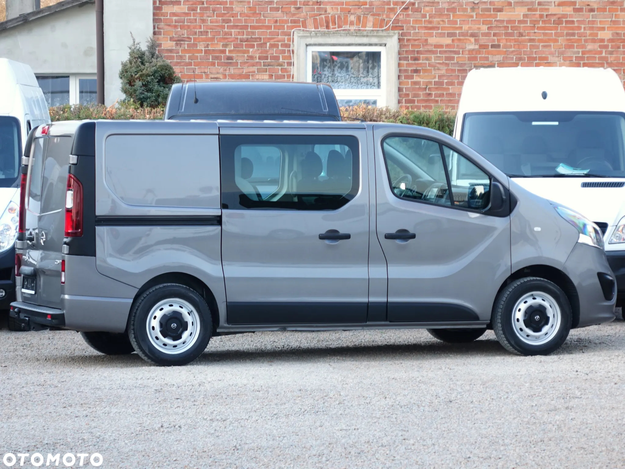 Opel Vivaro 6-osobowy brygadówka L1H1 - 4