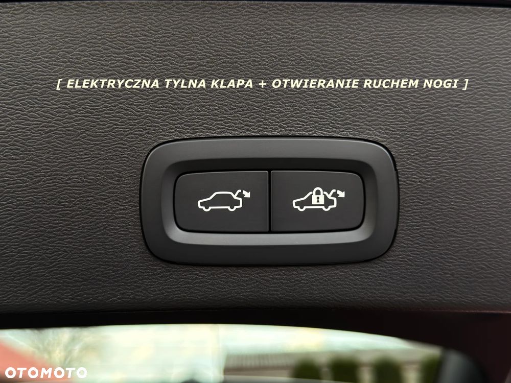 Volvo XC 40 B3 B DKG Ultra Black Edition - 32