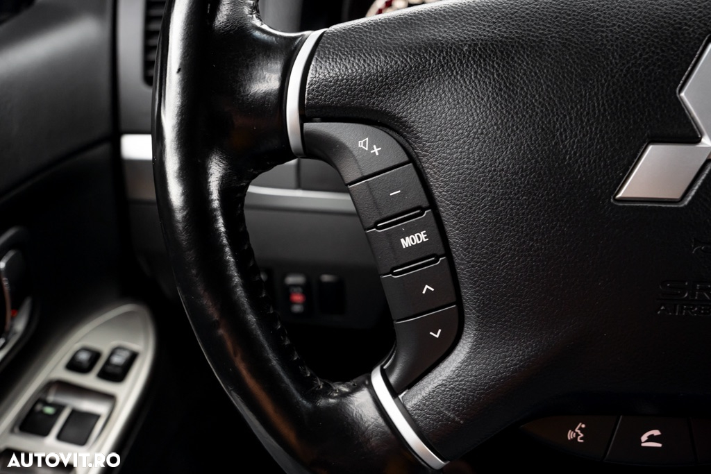 Mitsubishi Pajero 3.2 DI-D Automatik Top - 32