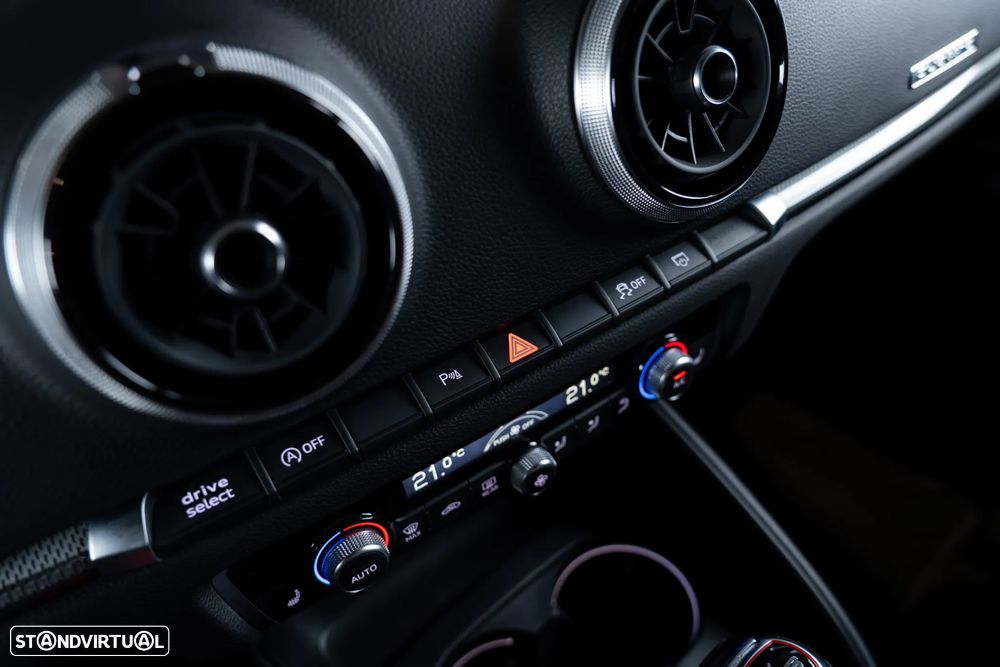 Audi RS3 Sportback 2.5 TFSI quattro S tronic - 21