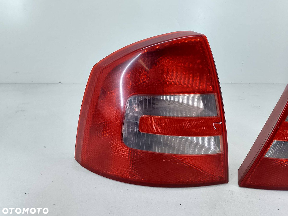 LAMPY TYŁ KOMPLET SKODA OCTAVIA II 1Z5945096A  1Z5945095A HATCHBACK - 2