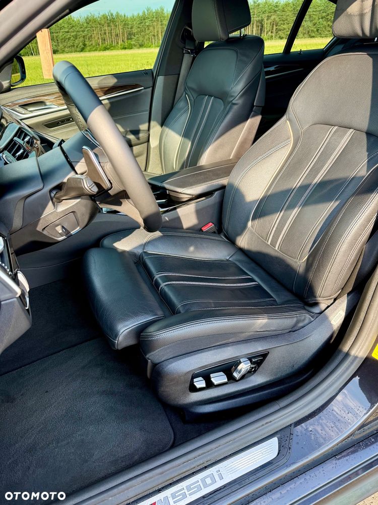 BMW Seria 5 M550i xDrive - 17