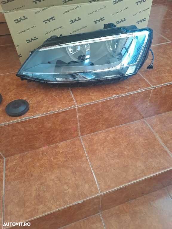 Far stanga/dreapta VW Jetta 4 an 2008-2016 , faruri noi - 2