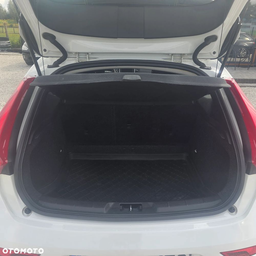 Volvo V40 D2 Kinetic - 19