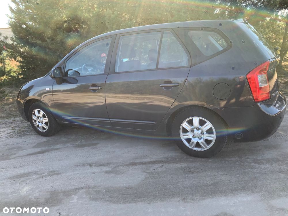 Kia Carens 2.0 CVVT LX - 9