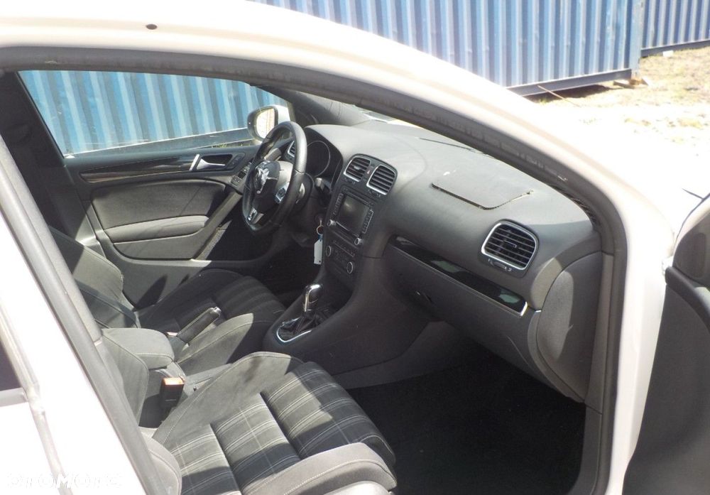Volkswagen Golf - 16