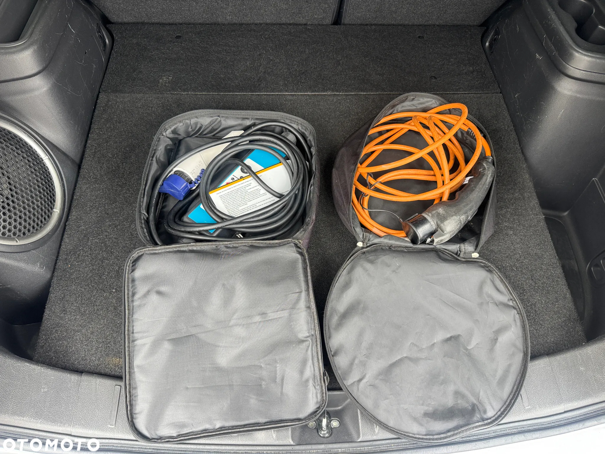 Mitsubishi Outlander PHEV Instyle NAVI + - 32