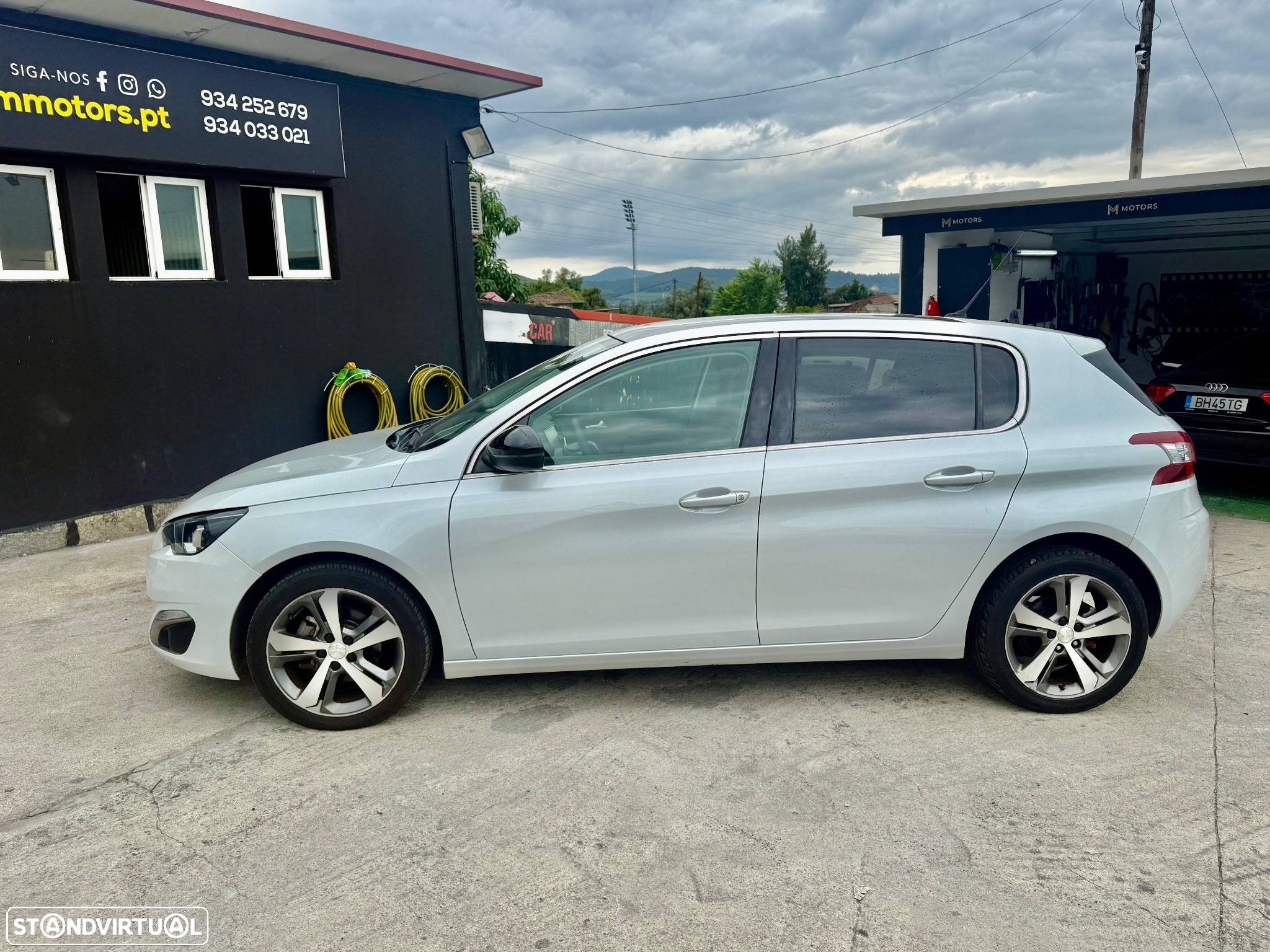 Peugeot 308 1.6 BlueHDi Allure J17 - 24