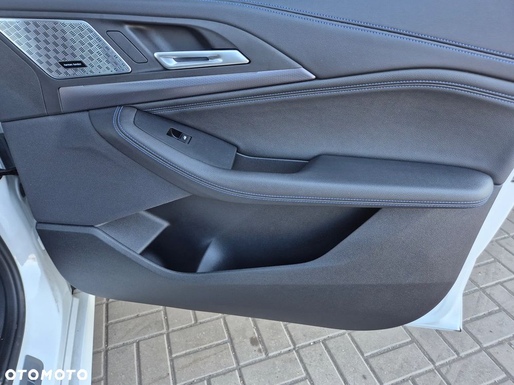 BMW Seria 2 218d - 16