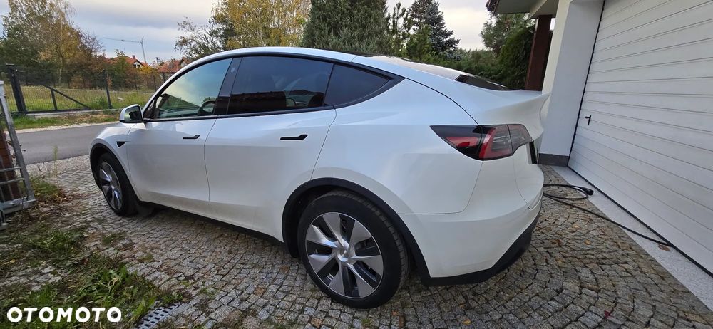 Tesla Model Y - 11