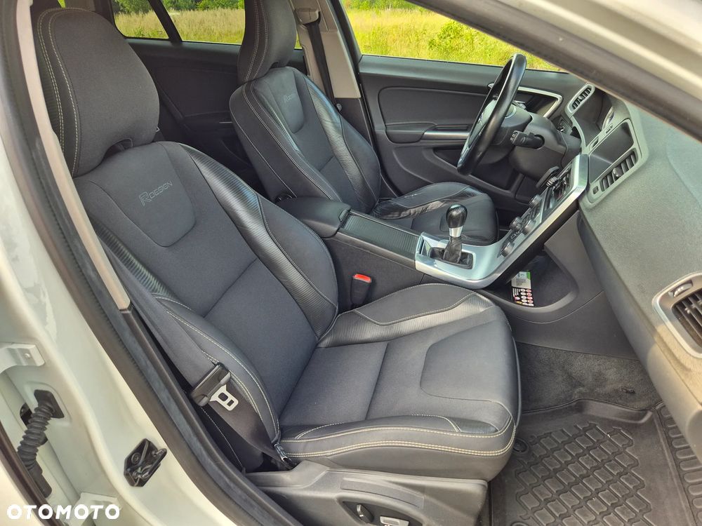 Volvo V60 D3 R-Design - 27