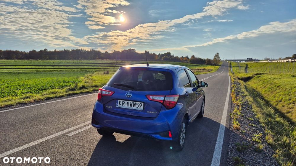 Toyota Yaris Hybrid 100 Premium - 6