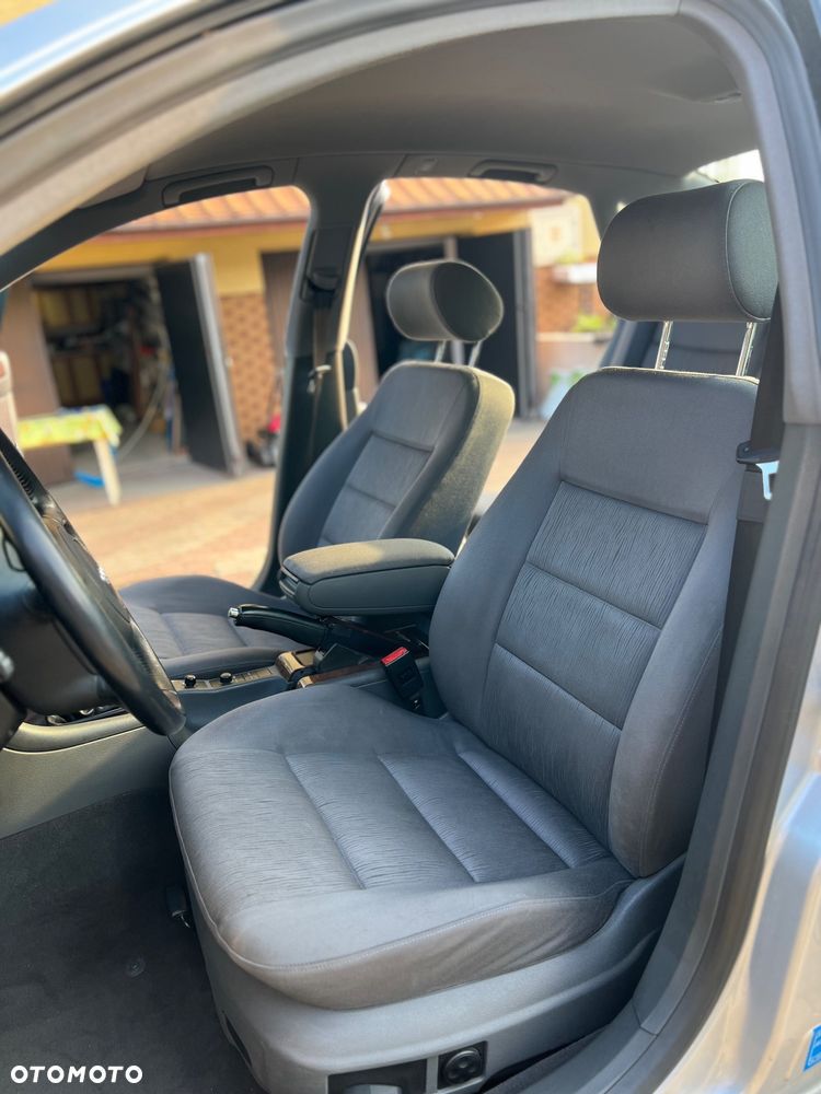 Audi A6 Limousine 2.4 - 8