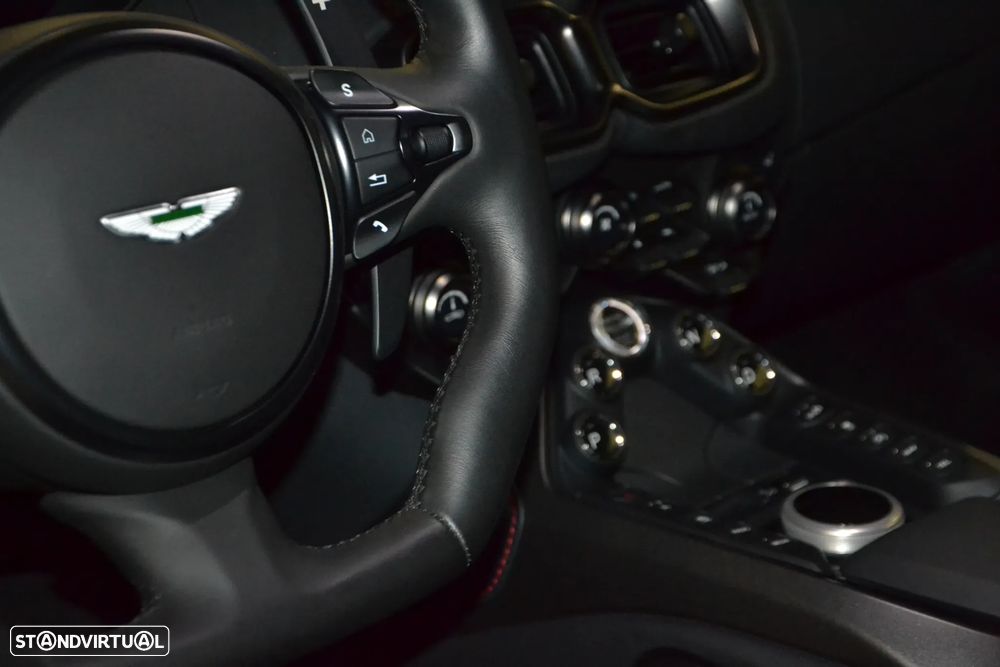 Aston Martin Vantage Coupe V8 - 24