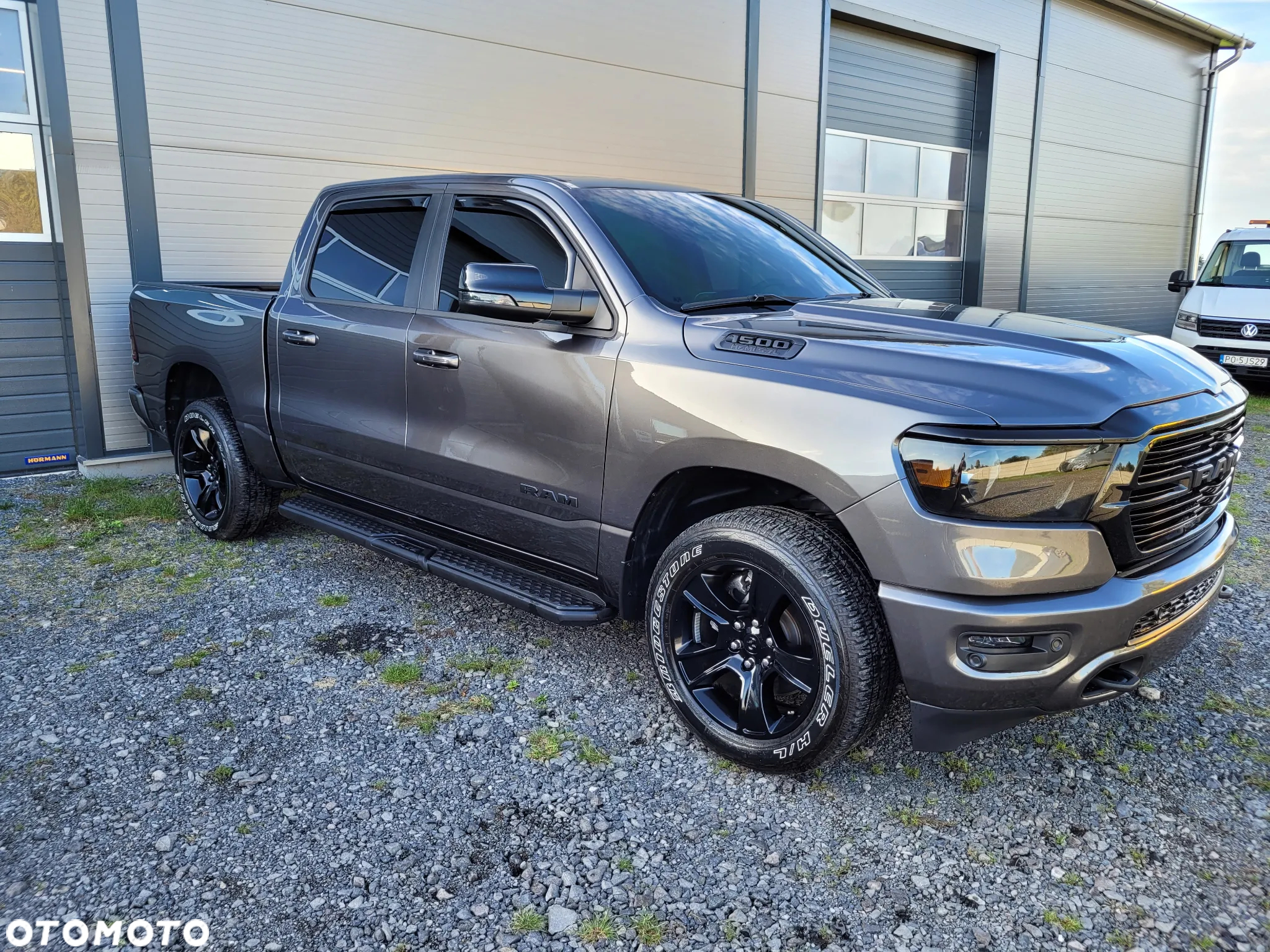 RAM 1500 Crew Cab Shortbed Bighorn - 19