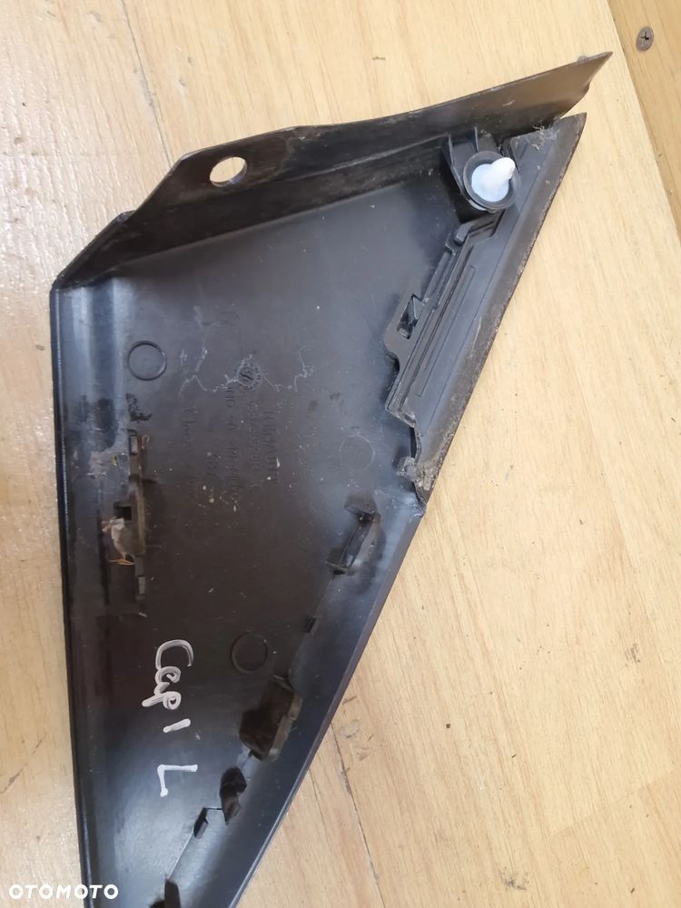 Zaślepka blotnika trojkat prawa lewa Renault captur I - 4