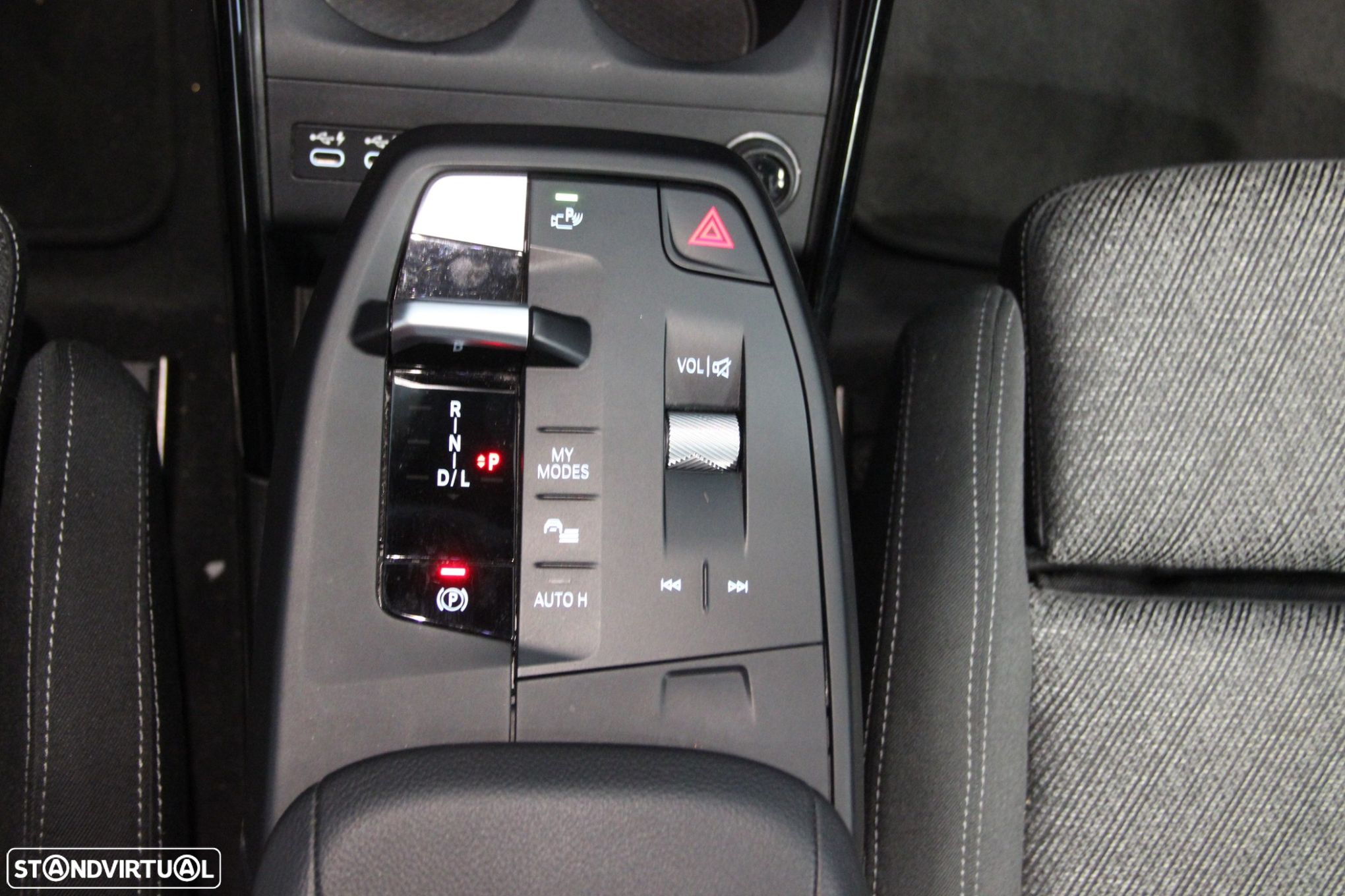 BMW 218 Active Tourer d Line Luxury Auto - 11