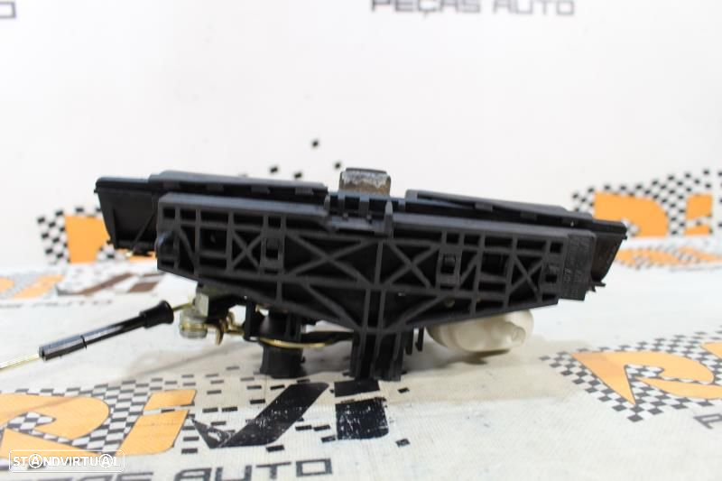 Puxador Da Tampa Da Mala Audi A3 (8L1)  8D9827565h / 8D9827565j / 4B08 - 4