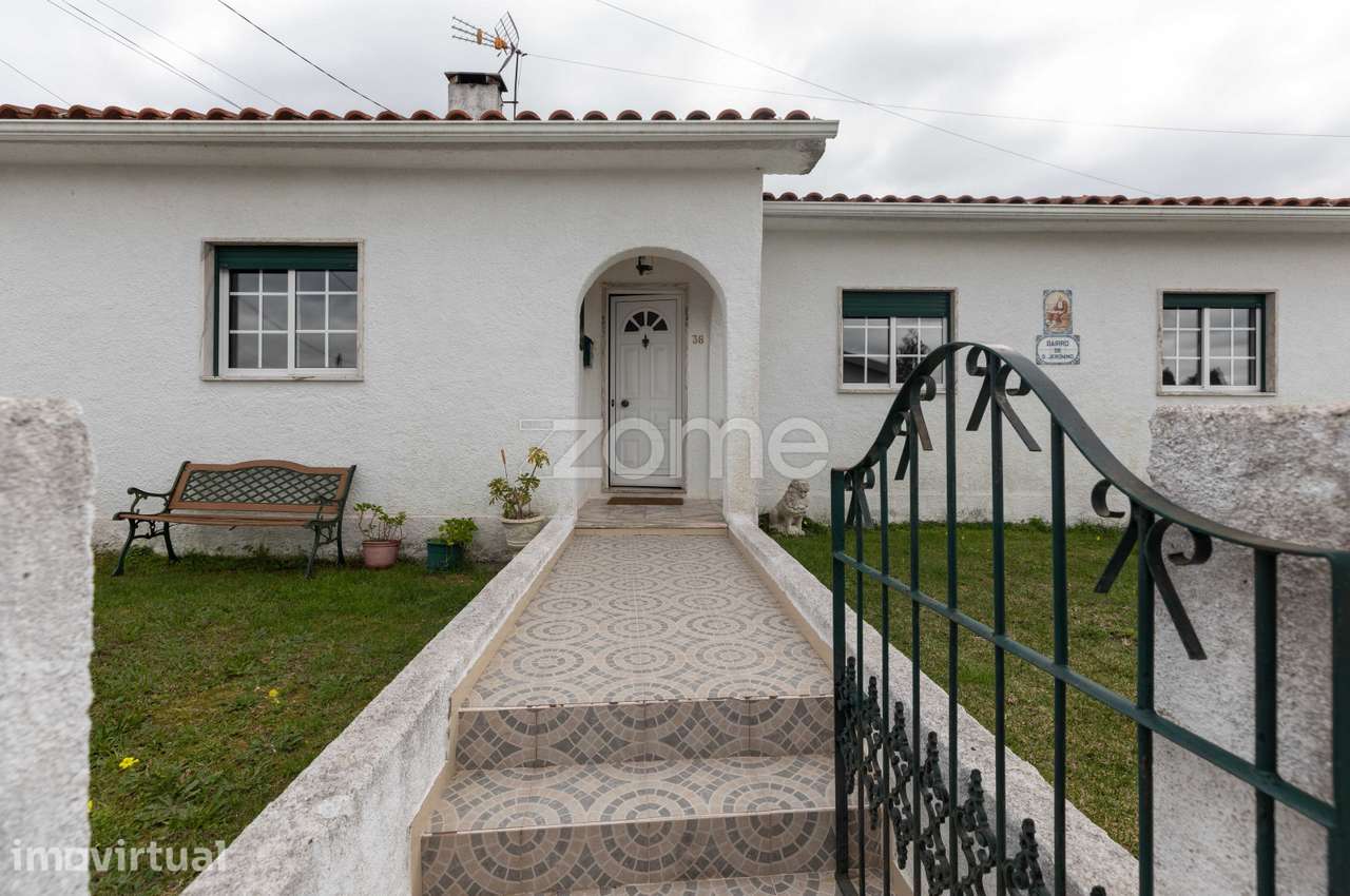 Duas Moradias Geminadas com Jardim e Logradouro | Cernache - Grande imagem: 2/34