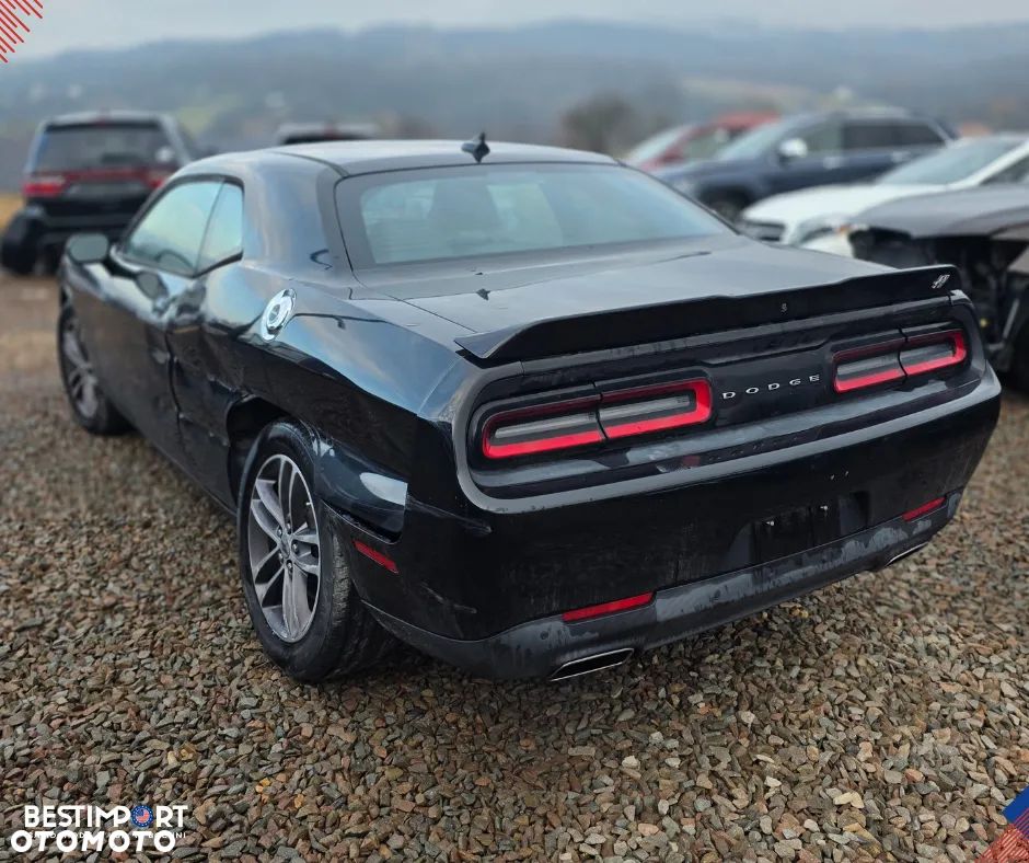 Dodge Challenger - 4