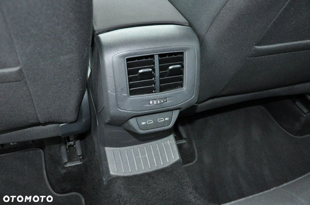 Volkswagen T-Roc - 22