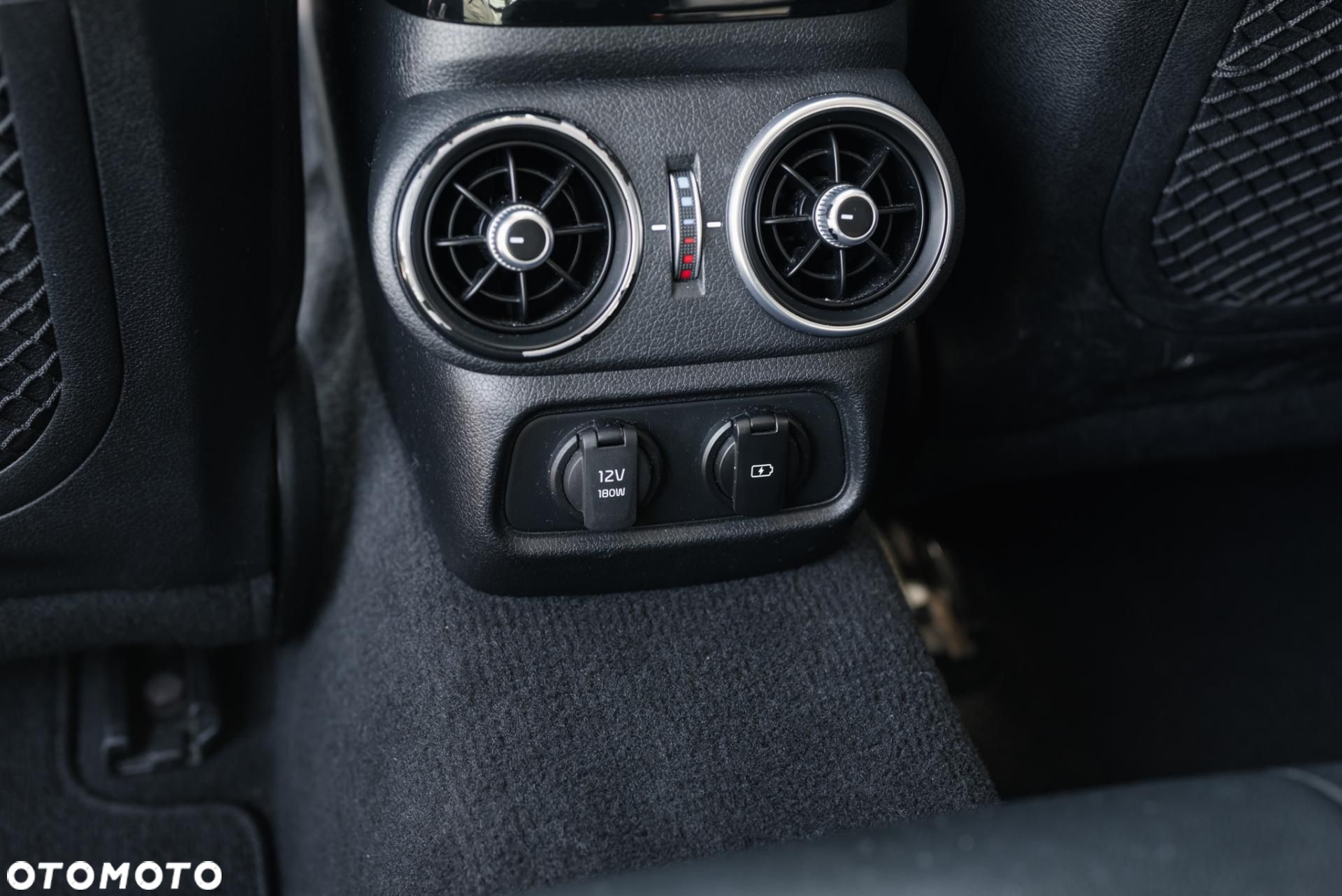 Kia Stinger - 37