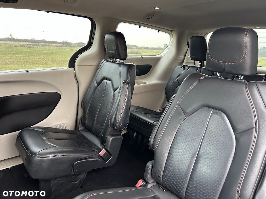 Chrysler Pacifica - 27