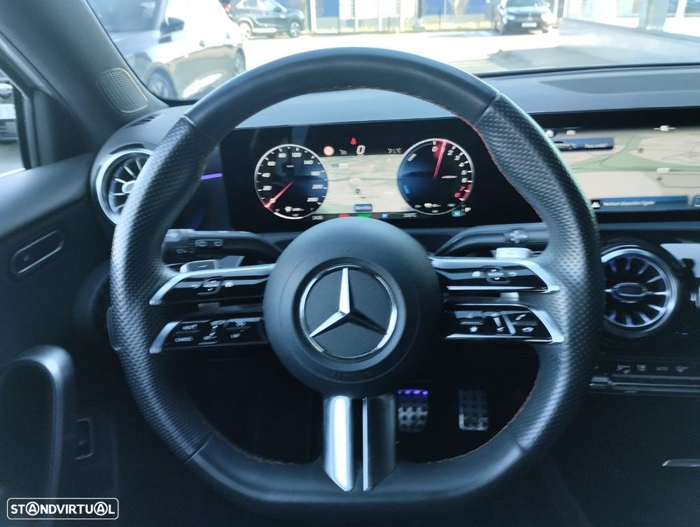 Mercedes-Benz A 250 e AMG Line - 4