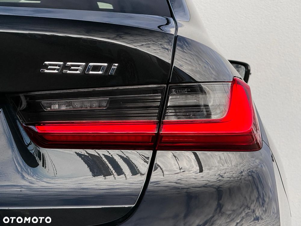 BMW Seria 3 330i xDrive M Sport - 8