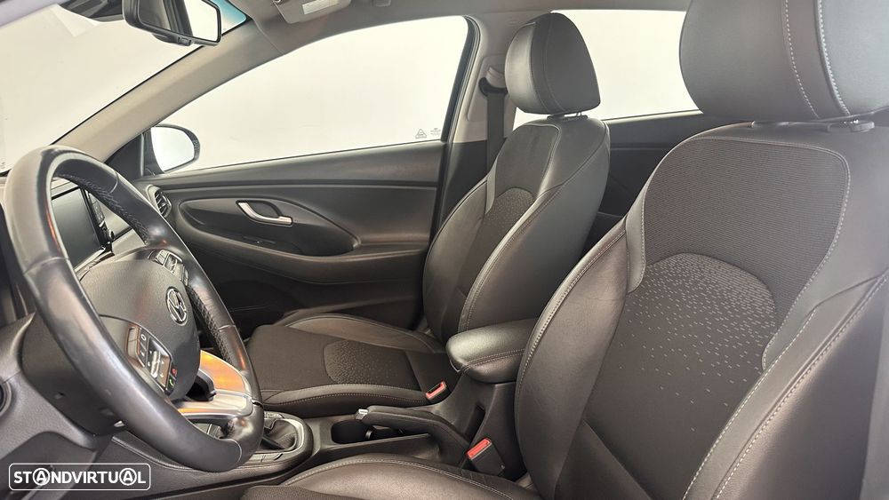 Hyundai i30 1.6 CRDI Blue Comfort AC Auto+J17 - 25